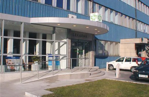 Postojnska lekarna v prihodnje ne bo več del Kraških lekarn