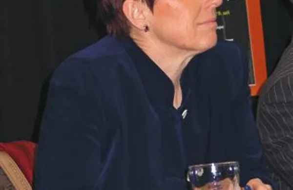 Občina Postojna poziva Marjetico Mahne, naj se preneha skrivati za Civilno iniciativo Notranjski Muzej Postojna.