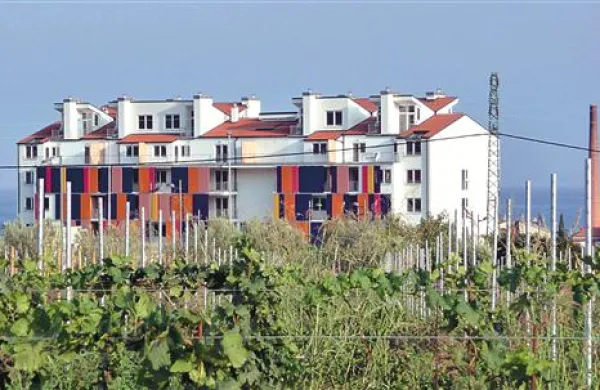 Na to, da  je bilo pri gradnji neprofitnega bloka    storjenih veliko napak, smo opozarjali tudi v PN