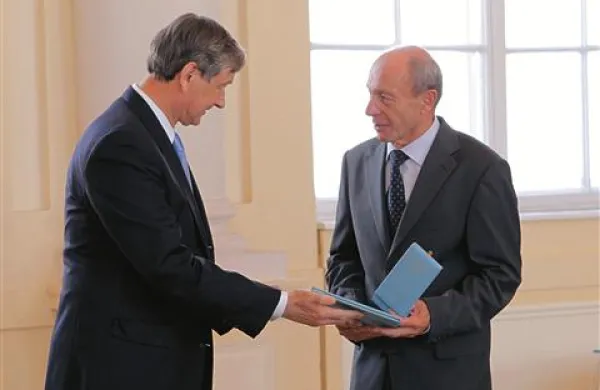 Predsednik republike je pred kratkim Likarja odlikoval z redom za zasluge 