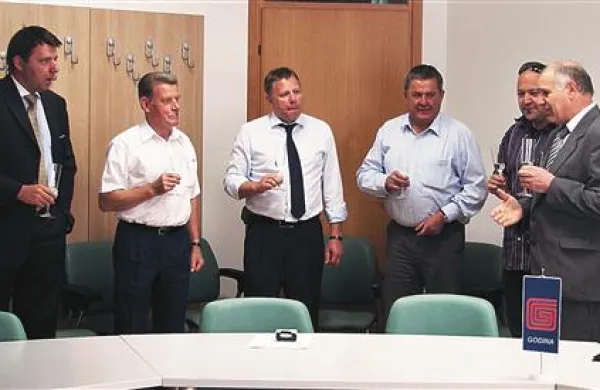 Z včerajšnjim podpisom pogodbe je začel teči devetmesečni rok, v katerem naj bi divaški malčki dobili nov vrtec