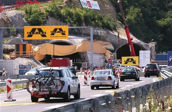Na obalni cesti bodo zaradi spremenjenega prometnega režima zagotovo nastajali zastoji