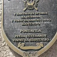 Spominska plošča na hiši družine Japelj v Studenem