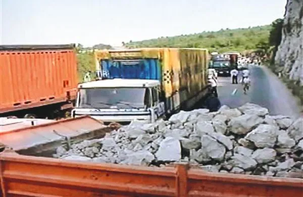 Pri črnokalskem kamnolomu so barikado postavili že v opoldanskih urah 26. junija 1991 