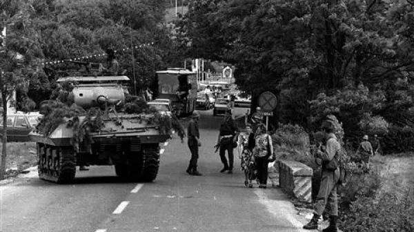 Mejni prehod Krvavi Potok je jugoslovanska vojska zasedla 26. junija 1991 popoldne