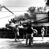 V Lokvi so se morali tanki 26. junija 1991 zaradi barikade ustaviti sredi vasi