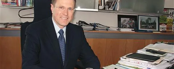 Samuel Žbogar se je leta 1962 rodil v Postojni, živel v Desklah v Soški dolini, študiral na Fakulteti za sociologijo politične vede in novinarstvo, kjer je diplomiral iz mednarodnih odnosov. Leta 1993 je odšel v Peking, kjer je delal kot začasni odpravnik poslov in prvi sekretar slovenskega veleposlaništva, dve leti pozneje pa je postal državni podsekretar na ministrstvu za zunanje zadeve in vodja sektorja za Afriko, Azijo, Latinsko Ameriko in Pacifik. 