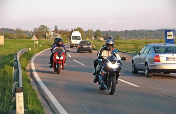 Preventivna akcija Moto točka bo do konca poletja na severnem Primorskem motoriste opozarjala na varnejšo vožnjo.