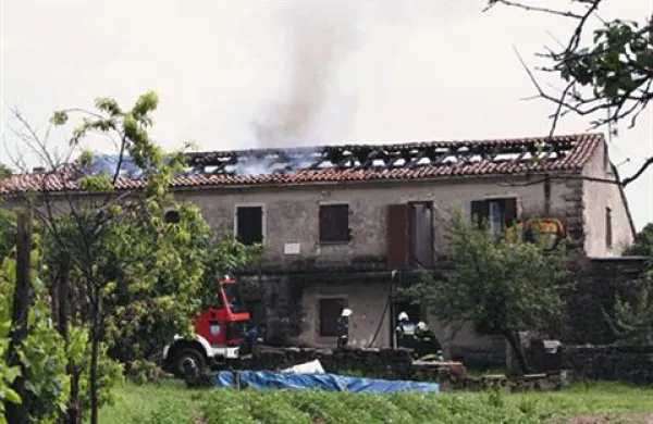 Šavletovi bodo s pomočjo obrtnikov dobili novo hišo.
