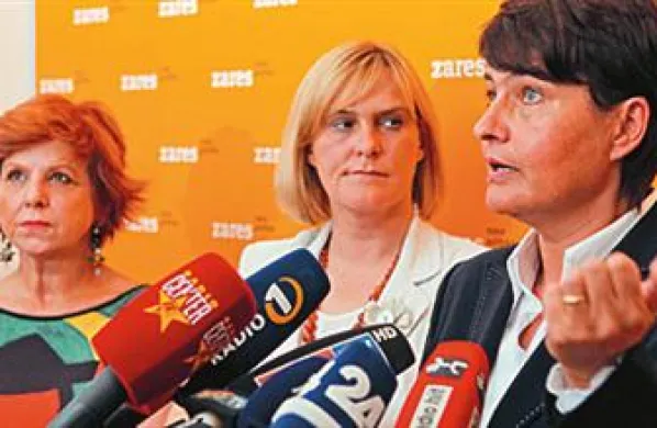 Majda Širca, Darja Radić in Irma Pavlinič Krebs so odšle