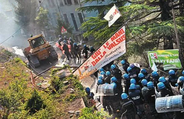 V Italiji  so se spopadli zaradi železnice