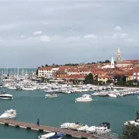 Obmorski zrak sicer velja za zdravilnega, vendar pa na kakovost odločilno vpliva koncentracija prizemnega ozona. 