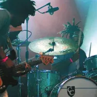 Aprila letos je zaradi raka preminil basist zasedbe TV on the Radio, Gerard Smith. Nadomestil ga je neimenovani basist. 