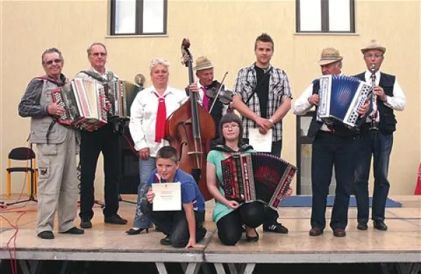 Harmonikarji popestrili praznik