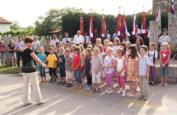 Na Cesti so se spomnili požiga vasi junija leta 1944