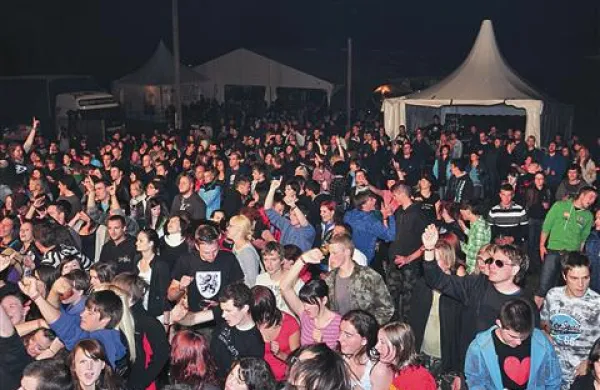  Gora Rocka je letos gostila 3500  obiskovalcev. Odlično zabavo pa mladi s Šentviške planote vsako leto nadgradijo z dobrodelnostjo.  