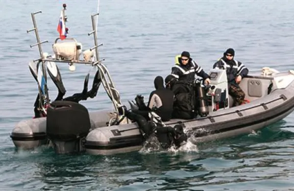 Potapljači Slovenske vojske na Hrvaškem pomagajo iskati truplo umorjene najstnice. Fotografija je simbolična.