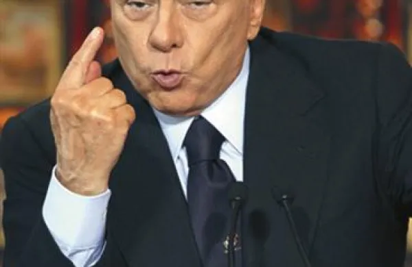 Berlusconijeva vlada načrtuje korenite varčevalne ukrepe, ki pa jih poslanci ne podpirajo.