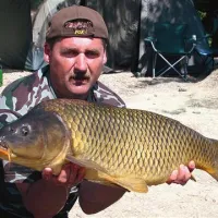 Član ekipe RD Maribor je ujel rekordnega krapa, ki je tehtal 9,5 kilograma.