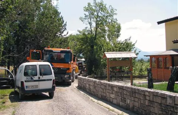 V Lokavcu so najprej zakopali,  krajani pa se pritožujejo nad domnevno počasnostjo pri izvedbi del 
