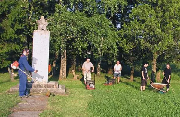S prostovoljnim delom uredili park