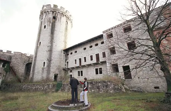 Ministrstvo je tik pred dogovorom z mestno občino, da bi slednja prevzela grad v upravljanje. 