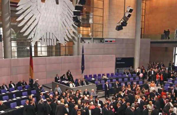 Nemški parlament je podprl načrt vlade, da postopoma zapre vse jedrske elektrarne v državi.