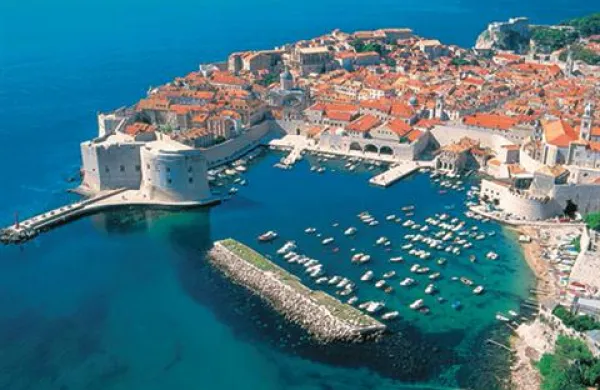 Na Hrvaškem so danes odprli še  nekaj manj kot deset kilometrov avtoceste proti Dubrovniku. 