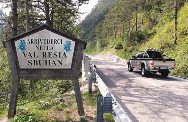 Pozdrav v italijanskem jeziku s pripisom v rezijanščini: “Sbuhan” ...