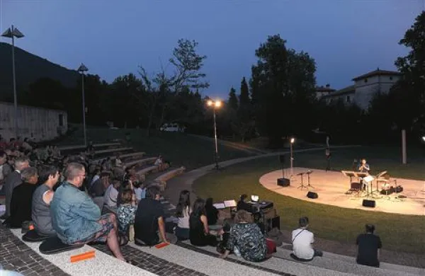 Večer s saksofonom  na prizorišču kromberškega   amfiteatra.
