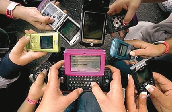Število uporabnikov mobilne telefonije ves čas narašča.