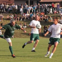  Župan občine  Miren-Kostanjevica Zlatko-Martin Marušič (v zelenem dresu) v akciji, desno Valter Birsa