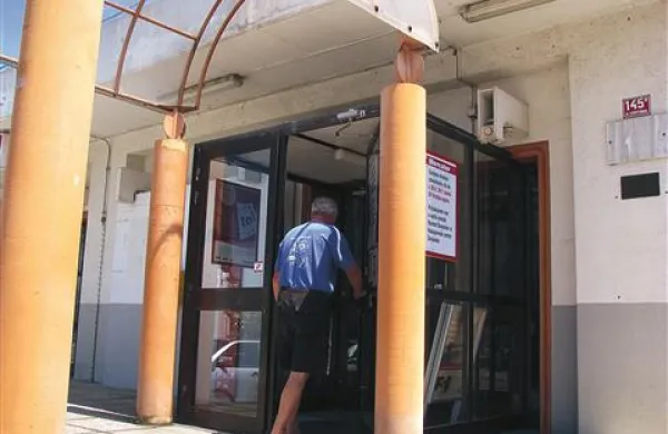 Edini market v vasi ostaja odprt do konca julija
