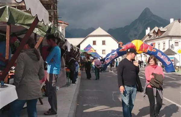 Buški dan je na stojnicah ponudil domače dobrote in pridelke
