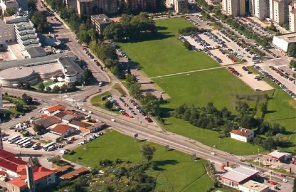 Namesto do roba zabavišča Perla bo Kidričeva ulica v prihodnje  segala do  Solkana. Mestni svet je v prvi obravnavi potrdil temu namenjeni podrobni prostorski načrt.