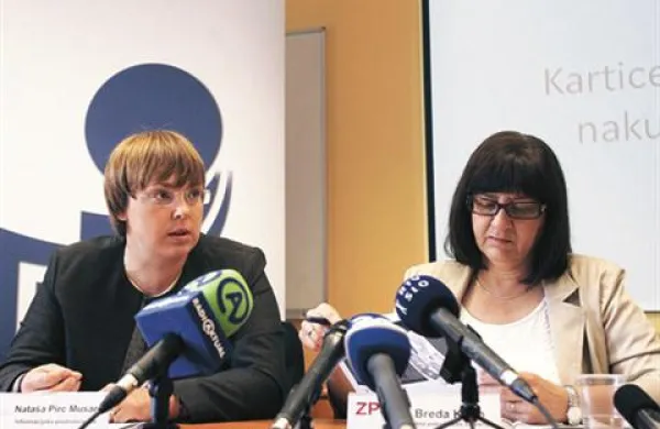 Informacijska pooblaščenka Nataša Pirc Musar in predsednica ZPS Breda Kutin opozarjata pred prevelikim zaupanjem osebnih podatkov za pridobitev kartic zaupanja.