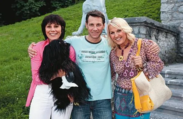 Damjana Golavšek s psičko Tio, Marko Vozelj in Alenka Godec