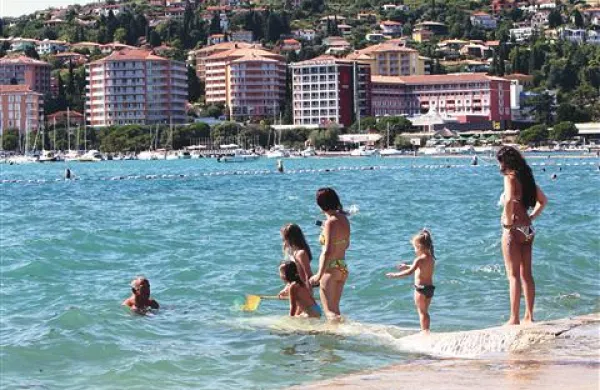 Morje je bilo prejšnje dni prijetno sveže in čisto. 