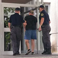 V zaključni akciji in po opravljenih hišnih preiskavah so kriminalisti zasegli približno 200 gramov heroina, manjše količine kokaina, konoplje in večjo vsoto denarja.