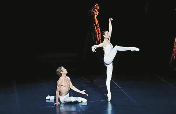 Béjart Ballet iz Lozane - popolnost plesnega izraza in energija, ki je gledalcem jemala dih