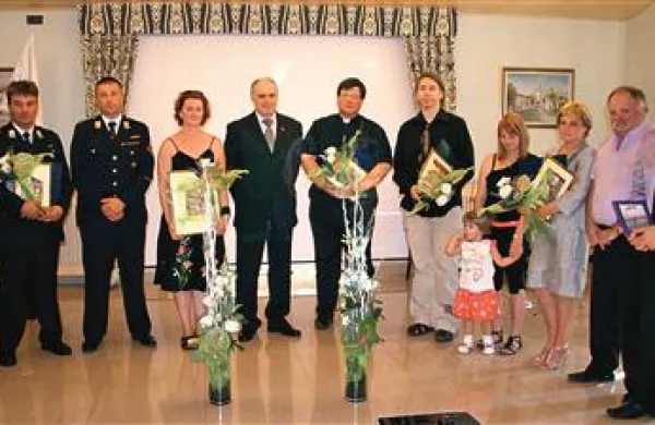 Dobitniki priznanj in župan: Gregor Kocjan, Damjan Vidmar, Gorazd Grželj, Jedrt Jež Furlan, Drago Božac, Tomaž Kodrič, Danijel Černe – Mystica ter Andreja, Danica, Valter in Blaž Malovec.  