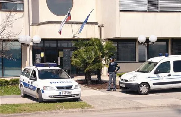 Nekdanji veleposlanik v Španiji Peter Reberc je po četrtkovem zaslišanju pri preiskovalni sodnici odkorakal na prostost.