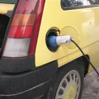 Prvi slovenski električni avtomobil iz leta 1992. Kljub uspešnemu prototipu pa do serijske proizvodnje ni prišlo.  