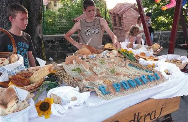 V Renčah spečejo tak kruh, da jim ga zavidajo daleč naokoli 