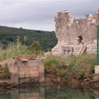 Ko ribiči na lastno pest odprejo takšne zapornice, vodarjem povzročijo škodo, saj v kanal spustijo zgoščeno morsko vodo.  
