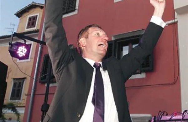 Boris Popovič je prepričljivo slavil na vseh voliščih, z izjemo v Ankaranu, kjer ga je premagal Janez Starman.