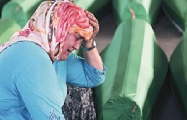 Ob 16. obletnici genocida v Srebrenici bodo pokopali 613 trupel žrtev, ki so jih identificirali, potem ko so jih našli v kateri od številnih množičnih grobišč.