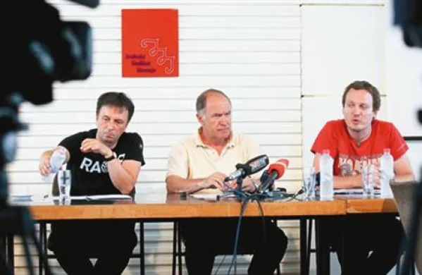 Novinarska konferenca Zveze svobodnih sindikatov Slovenije, na kateri so predstavili zahtevo po javni objavi slabih delodajalcev. Izvršni sekretar ZSSS Andrej Zorko, predsednik ZSSS Dušan Semolič in samostojni svetovalec ZSSS Goran Lukič.