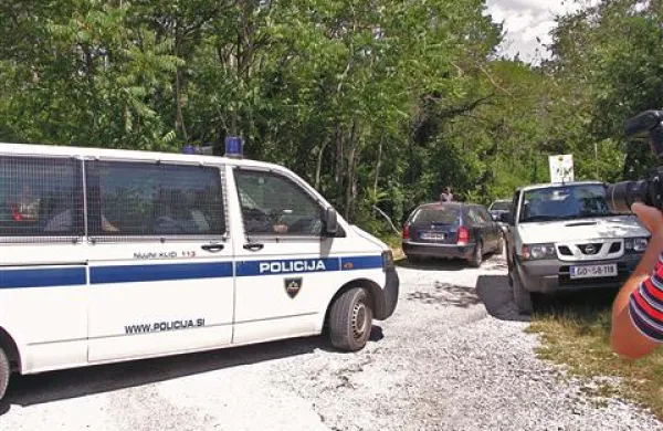 Še vedno ni znano, ali je tržaški posrednik umrl pod Cerjem, ali je morilec truplo tam le odvrgel. Črnogorska policija je sporočila, da naj bi se umor zgodil v Opatjem selu.