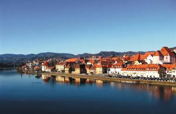 V torek zjutraj  so gasilci iz Drave potegnili moški truplo. 
